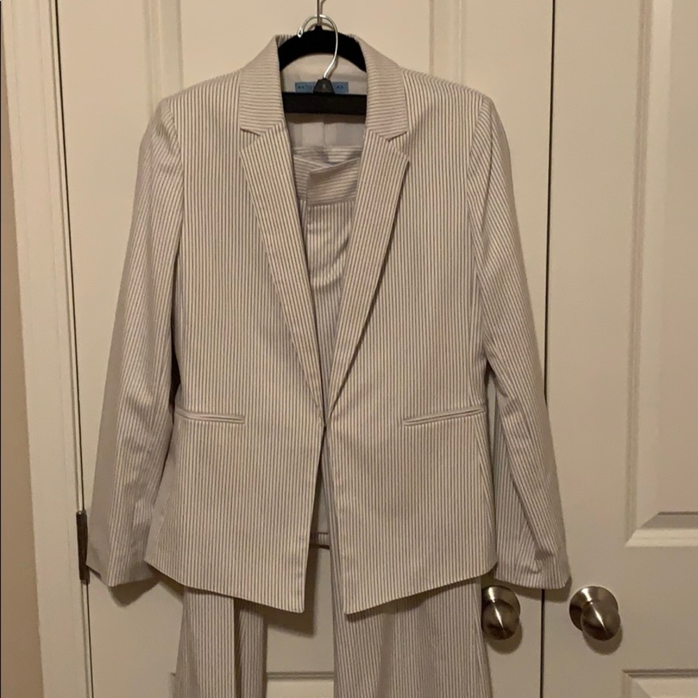 NWOT Antonio Melani Pinstripe Suit 4/6